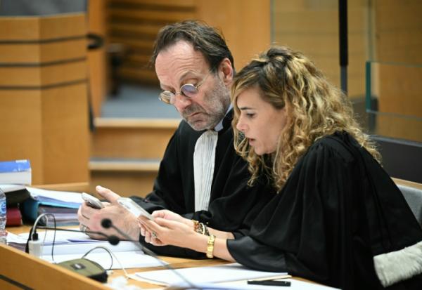Alexandre Martin (G) and Emmanuelle Franck (D), avocats de Cédric Jubillar, à Albi, le 13 octobre 2025