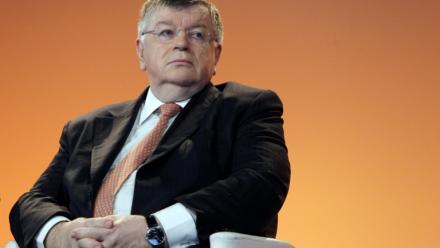 Photo prise le 25 février 2010 montrant l'ex-président de France Télécom, Didier Lombard, assistant à une présentation des résultats 2009 de France Télécom à Paris