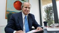 Axel Ganz, ancien patron de Prisma Presse, pose dans son bureau parisien, le 20 septembre 2006