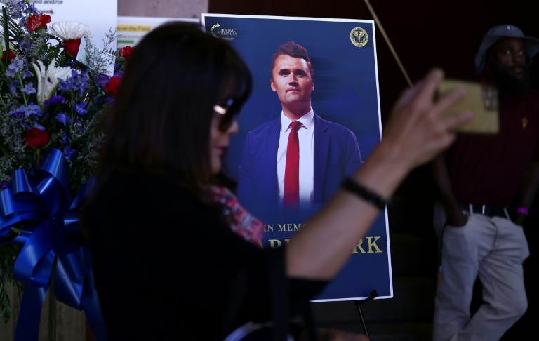 Une veillée à la mémoire de l'influenceur américain de droite Charlie Kirk, à Tempe, en Arizona, aux Etats-Unis, le 15 septembre 2025