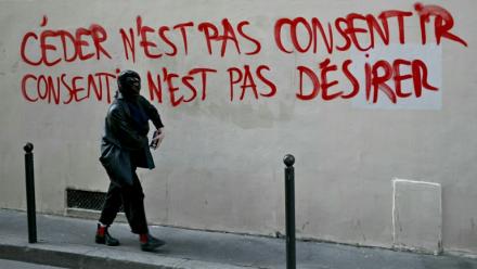 Au cours d’une marche dans le cadre de la journée internationale des droits des Femmes, à Paris le 8 mars 2025