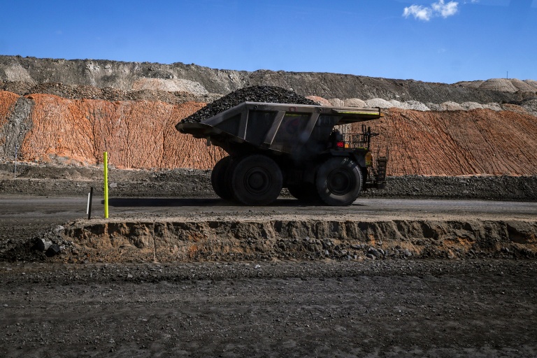 Un camion transporte du charbon à la mine de charbon de Moolarben, dans les bassins houillers au nord de la ville de Mudgee, le 3 septembre 2026, en Australie