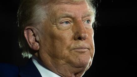 Le président américain Donald Trump le 29 avril 2025 à Warren, dans le Michigan (nord des Etats-Unis), où il a célébré devant des milliers de soutiens les 100 premiers jours de son second mandat
