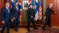 (De g. à d.) L'envoyé spécial américain Steve Witkoff, le président finlandais Alexander Stubb, le président ukrainien Volodymyr Zelensky et le Premier ministre norvégien Jonas Gahr Støre avant une réunion consacrée à la situation en Ukraine, le 20 octobre 2026, à Oslo