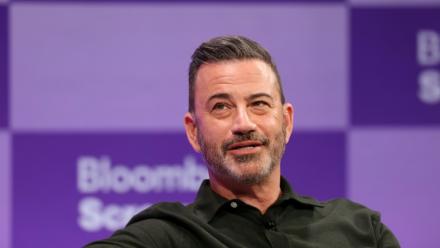 L'humoriste et présentateur de télévision américain Jimmy Kimmel lors d'une conférence organisée par Bloomberg, à Los Angeles (Californie), aux Etats-Unis, le 8 octobre 2025