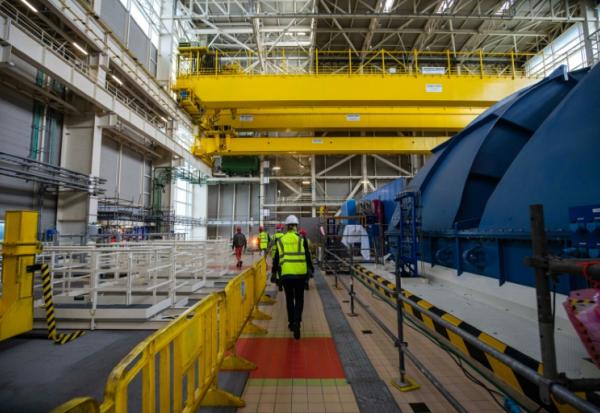Un employé dans La centrale nucléaire de Flamanville, dans le nord-ouest de la France, le 12 juin 2022