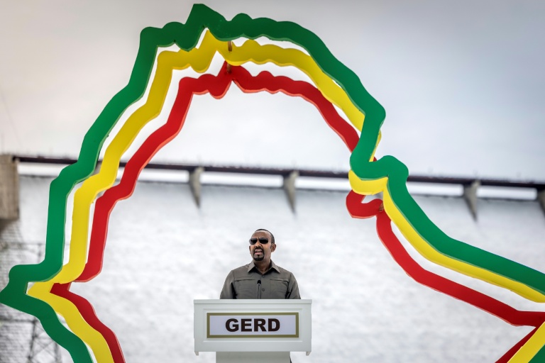 Le Premier ministre éthiopien Abiy Ahmed prononce un discours pendant la cérémonie d'inauguration du Grand barrage de la Renaissance (GERD) sur le Nil, le 9 septembre 2025 à Guba, en Ethiopie