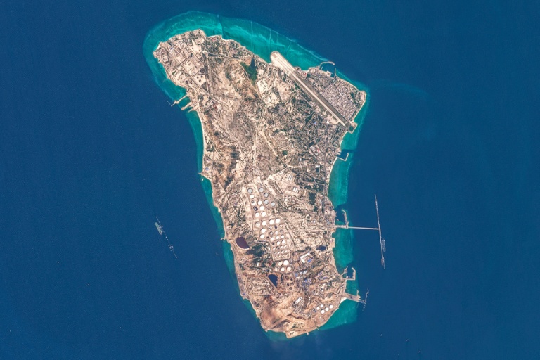 Image satellite prise par l'Agence spatiale européenne (ESA) de l'île de Kharg, le principal terminal pétrolier de l'Iran, le 7 mars 2026 