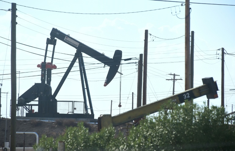 Un derrick à pétrole de Chevron à Bakersfield en Californie en novembre 2016