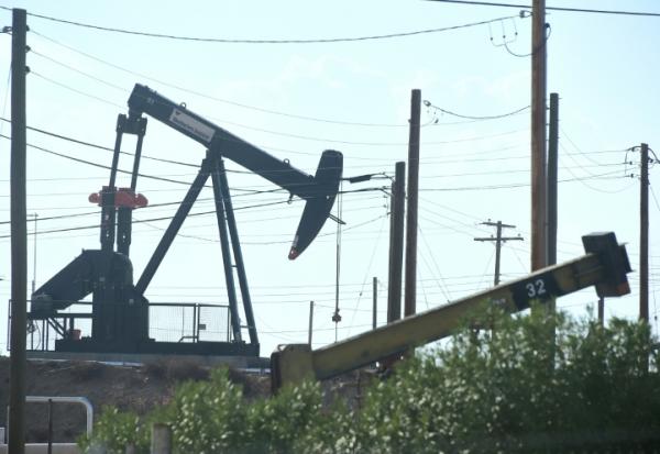 Un derrick à pétrole de Chevron à Bakersfield en Californie en novembre 2016