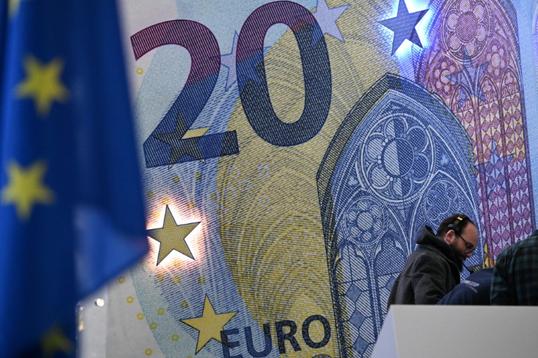 L'inflation a légèrement ralenti en décembre dans la zone euro, revenant à 2% sur un an, juste au niveau de l'objectif fixé par la BCE