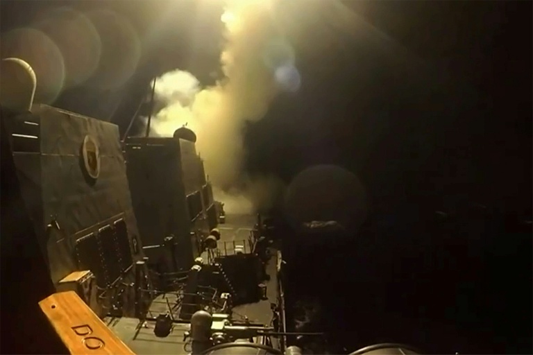 Capture d'image d'une vidéo publiée par le Commandement central américain le 11 juin 2026 qui montre ce que l'armée décrit comme des frappes visant 