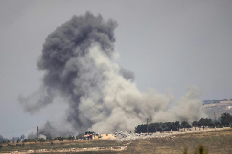 Bombardement israélien sur le village de Kfar Tibnit, dans le sud du Liban, le 30 mai 2026
