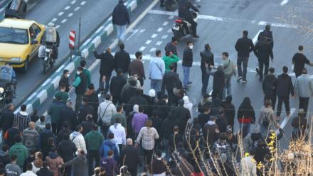 Des manifestants dans la rue à Téhéran en Iran, le 29 décembre 2025