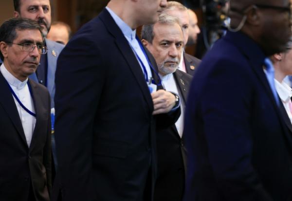 Le chef de la diplomatie iranienne, Abbas Araghchi (C), le 22 septembre 2026 à New York