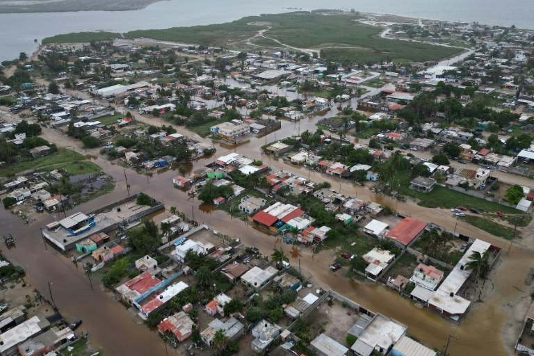 Vue aérienne des inondations après le passage de l'ouragan Polo à Puerto Sans Carlos, en Basse-Californie du Sud, le 29 septembre 2026 au Mexique