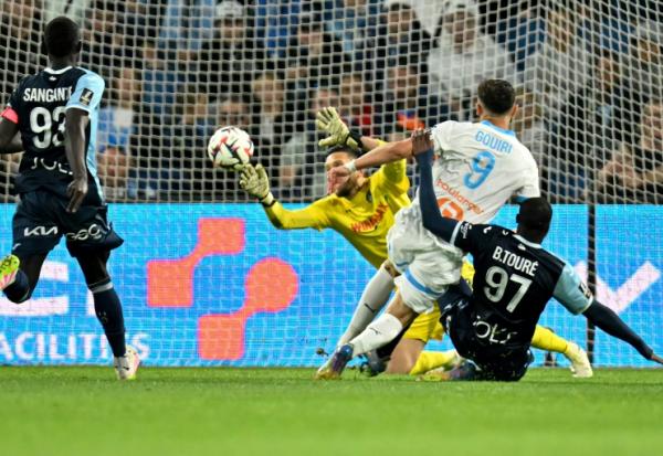 L'attaquant algérien de Marseille Amine Gouiri marque le premier but de l'OM au Havre samedi, lors de la 33e journée de Ligue 1.