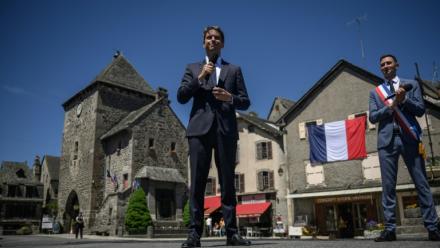 Gabriel Attal à Mur-de-Barrez, dans l'Aveyron, le 22 mai 2026