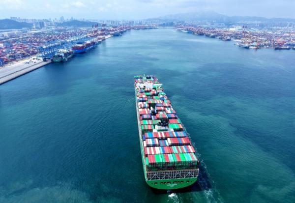 La Chine a enregistré en 2025 un excédent commercial record de près de 1.200 milliards de dollars malgré le recul marqué de ses échanges avec les Etats-Unis