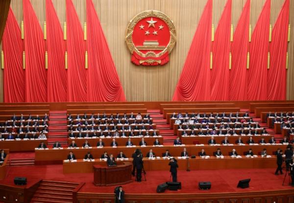 Le Premier ministre chinois Li Qiang livre un rapport lors de l'événement politique des "Deux Sessions", à Pékin, le 5 mars 2026