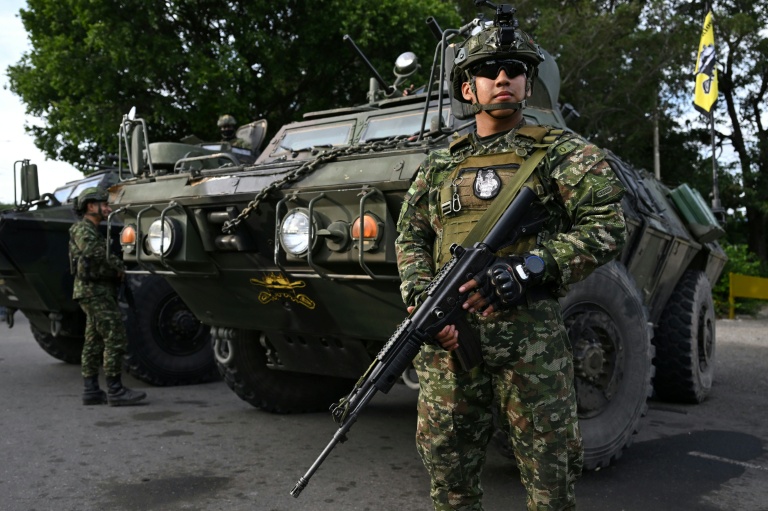 Un militaire colombien en faction à Cucuta, à la frontière avec le Venezuela, le 3 janvier 2026 
