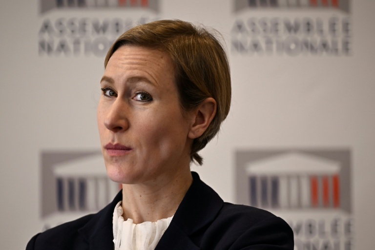 La députée française et présidente de la Commission d'enquête parlementaire sur la protection de l'enfance, assiste à une présentation à l'Assemblée nationale, à Paris, le 8 avril 2025