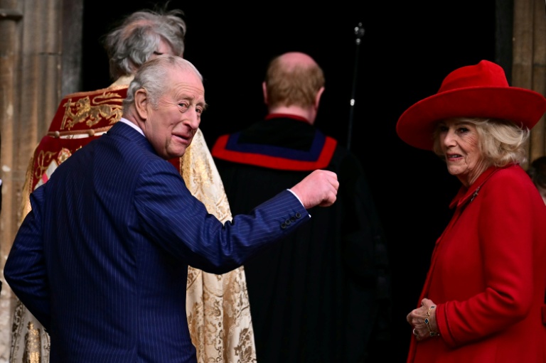 Le roi Charles III et la reine Camilla arrivent à la chapelle Saint-Georges de Windsor pour la messe de Pâques, le 5 avril 2026 