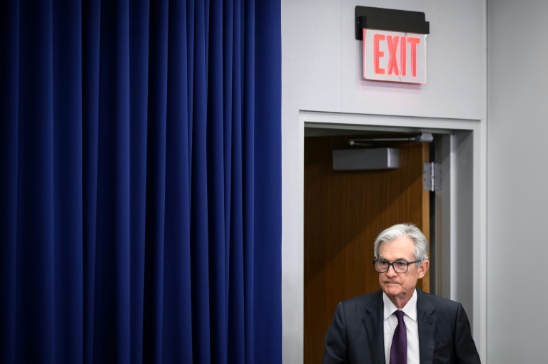 Le président de la Réserve fédérale américaine (Fed), Jerome Powell, arrive pour une conférence de presse après la réunion du Comité fédéral de l'open market à Washington, le 30 juillet 2025