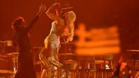 La violoniste Linda Lampenius et le chanteur Pete Parkkonen, représentant la Finlande lors de la demi-finale de l'Eurovision le 12 mai 2026.