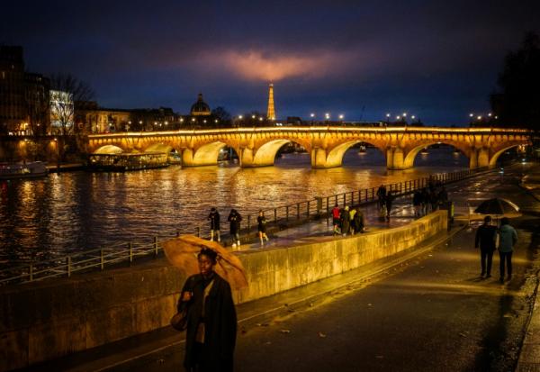 Sur les quais de Seine à Paris le 29 novembre 2025