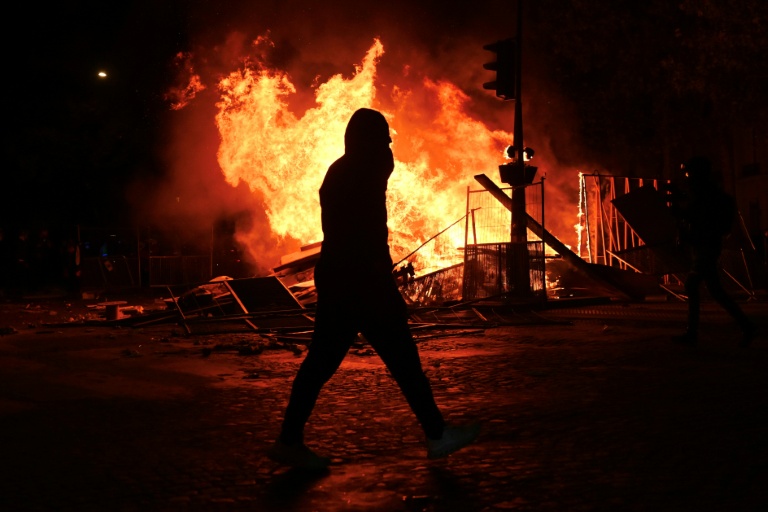 Incendie boulevard Haussmann à Paris lors des violences après la manifestation contre la 