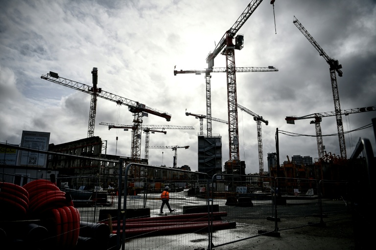 Un site de construction le long de la Garonne à Bordeaux le 26 janvier 2026