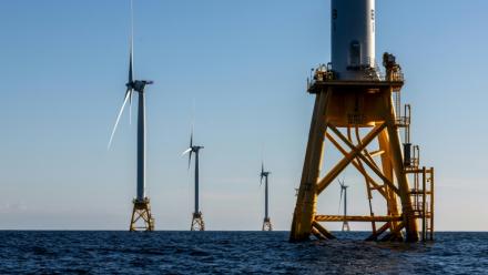 Un champ d'éoliennes offshore, au large de Rhode Island, aux Etats-Unis, le 7 juillet 2022