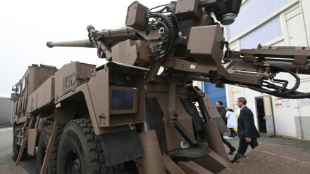 Un camion Caesar canon à l'usine KNDS de Bourges, le 21 mars 2025
