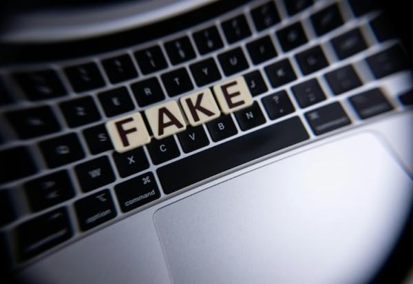 La loi américaine obligeant les plateformes à supprimer les deepfakes - des fausses images hyperréalistes - à caractère sexuel est entrée en vigueur mardi