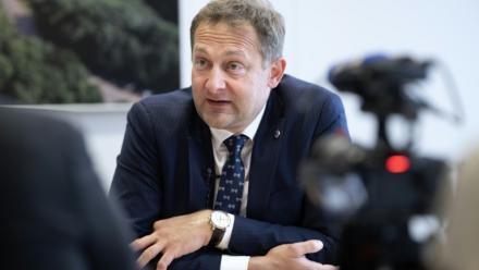 Le commisaire européen à l'Agriculture, Christophe Hansen, le 24 février 2026, à Bruxelles