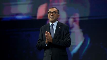 Vivek Badrinath, directeur général de la GSMA, lors du salon mondial du mobile de Barcelone en Espagne, le 2 mars 2026