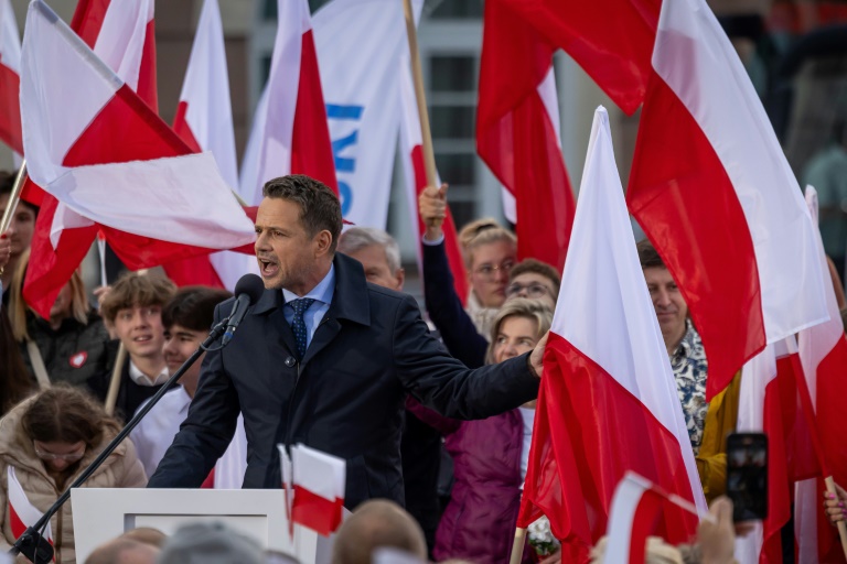 Le candidat pro-UE à la présidentielle et maire de Varsovie, Rafal Trzaskowski, lors d'nn meeting électoral à Skierniewice, le 16 mai 2025 en Pologne