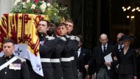 Le prince Edward, duc de Kent, quitte la cathédrale de Westminster après un service funèbre catholique, pour son épouse, feue Katherine, duchesse de Kent, le 16 septembre 2025 à Londres
