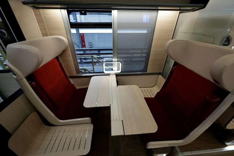 Un wagon première classe du nouveau train