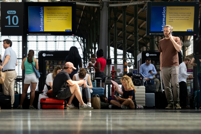 Des passagers à la Gare du Nord, à Paris, le 22 juin 2026