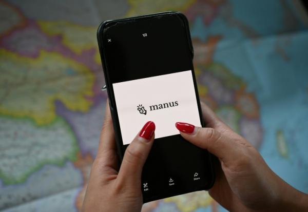 Le logo de Manus sur un téléphone portable, à Pékin, le 28 avril 2026
