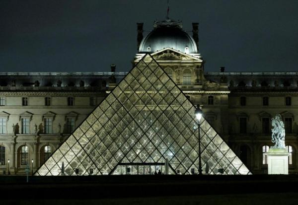 Le musée du Louvre et sa Pyramide réalisée par l'architecte Ieoh Ming Pei, le 19 février 2026 à Paris