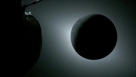 Photo diffusée par la Nasa le 7 avril 2026 montrant le vaisseau spatial Orion (g) et la Lune rétroéclairée par le Soleil lors d'une éclipse solaire, le 6 avril 2026