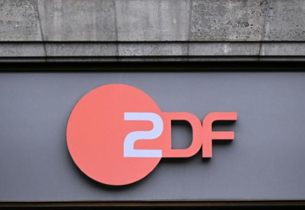 La chaîne de télévision allemande ZDF a annoncé vendredi démettre de ses fonctions sa correspondante à New York, pour avoir notamment utilisé des images générées par intelligence artificielle dans un reportage diffusé la semaine dernière sur la police de l'immigration américaine