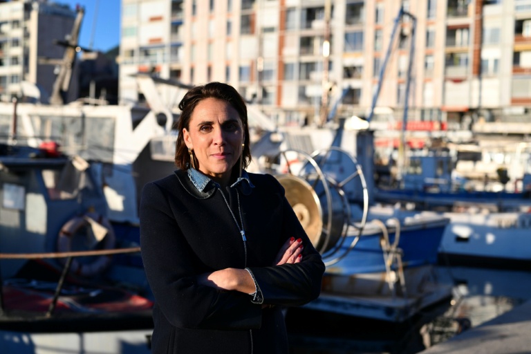 La députée RN Laure Lavalette pose sur le port de Toulon le 27 novembre 2025