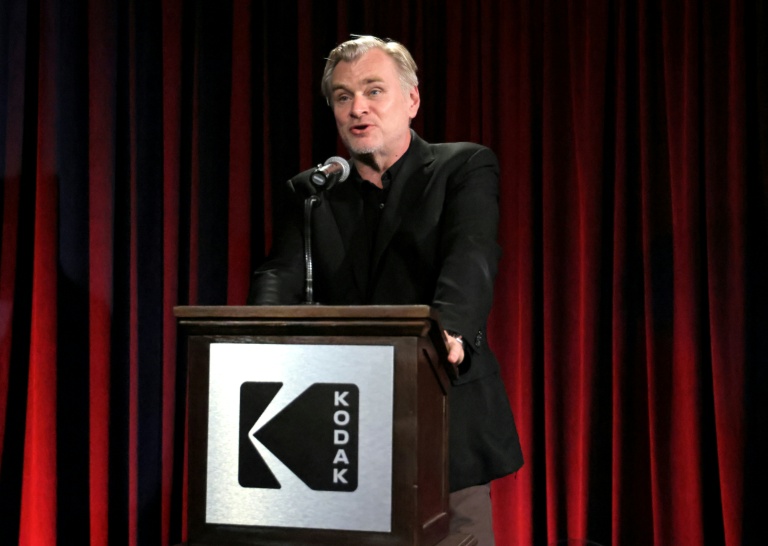 Christopher Nolan prend la parole sur scène lors de la cérémonie des Kodak Film Awards, au ASC Clubhouse à Los Angeles, le 2 mars 2026