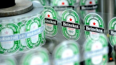 Heineken compte supprimer entre 5.000 et 6.000 emplois face à ce qu'il a qualifié de "conditions de marché difficiles"