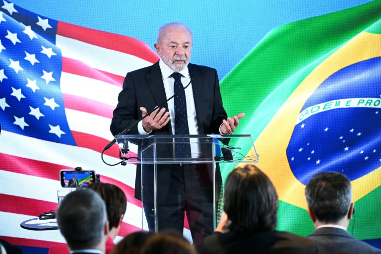 Le président brésilien Luiz Inácio Lula da Silva lors d'une conférence de presse à l'ambassade du Brésil, après sa rencontre à la Maison Blanche avec le président américain Donald Trump, le 7 mai 2026 à Washington