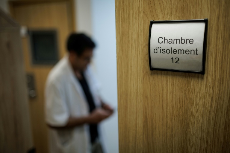 Une des 15 chambres du Centre renforcé d'urgences psychiatriques, à l'hôpital Delafontaine à Saint-Denis en Seine-Saint-Denis, conçu pour apaiser les patients arrivés en crise aiguë aux urgences générales, le 17 juin 2026